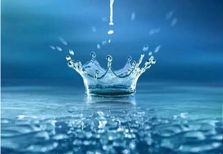 Natural mineral water, natural mineral water is preferred.